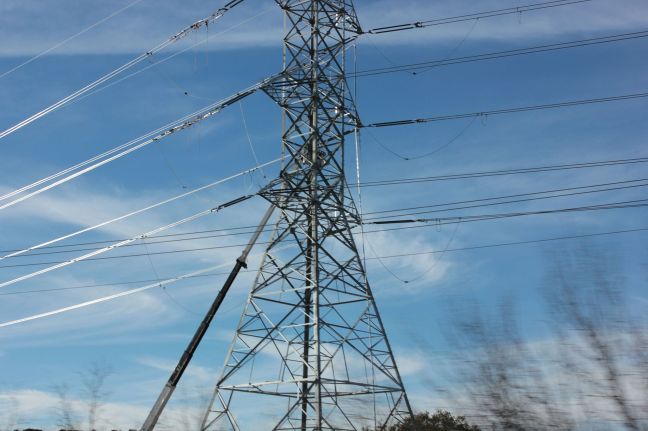  Transmission tower erection on the U.S. Route 90 in Texas. Photo by John Cummings (Own work) [CC BY-SA 3.0 (http://creativecommons.org/licenses/by-sa/3.0)], via Wikimedia Commons