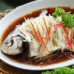 Steamed flounder with sauce