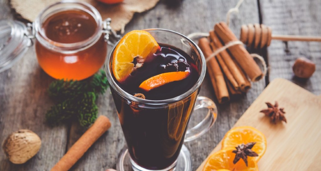 mulled wine in glass mug